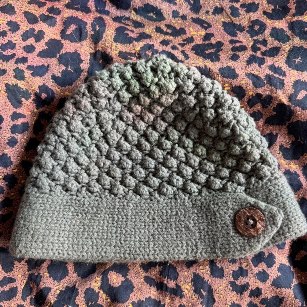 Abercrombie Olive Green Crochet Knit Beanie Wool Blend Popcorn Y2K Button Hat